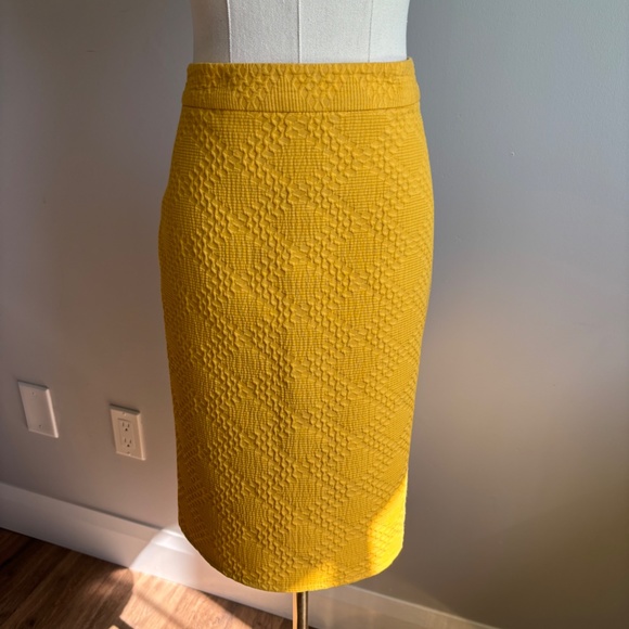 Banana Republic Yellow Pencil Skirt, SZ 8 - Picture 2 of 8
